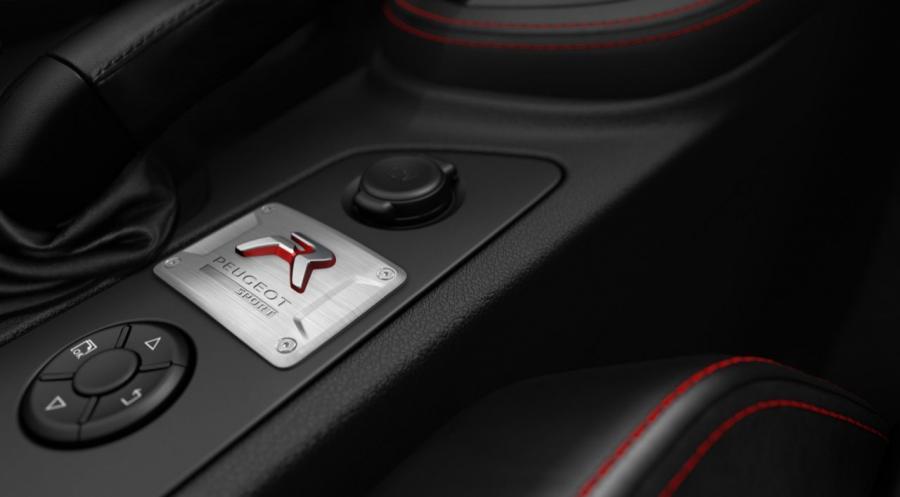  Peugeot RCZ R 2014 года  (фото 2 из 12)